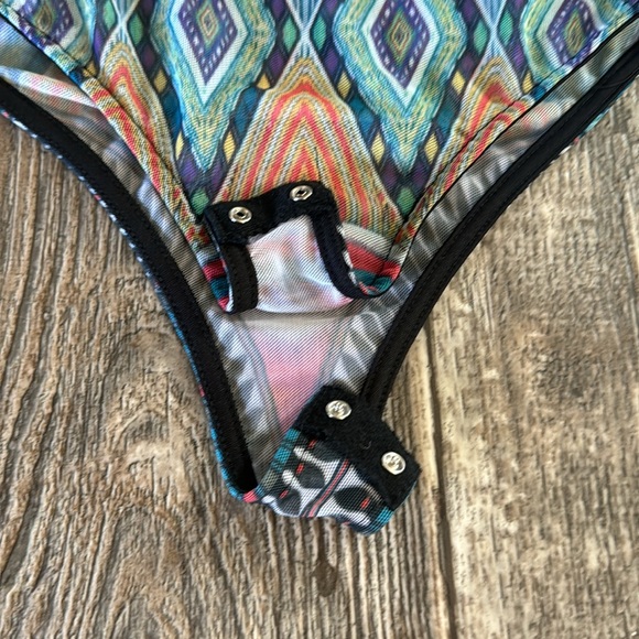 NYLON APPAREL BEAUTIFUL TOP, SEXY SIZE MEDIUM - Picture 7 of 8